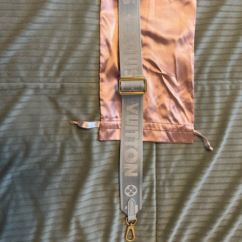 Louis Vuitton Bandouliere strap